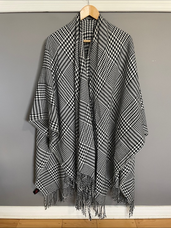 di finergé Tops - Black & White Plaid Shawl